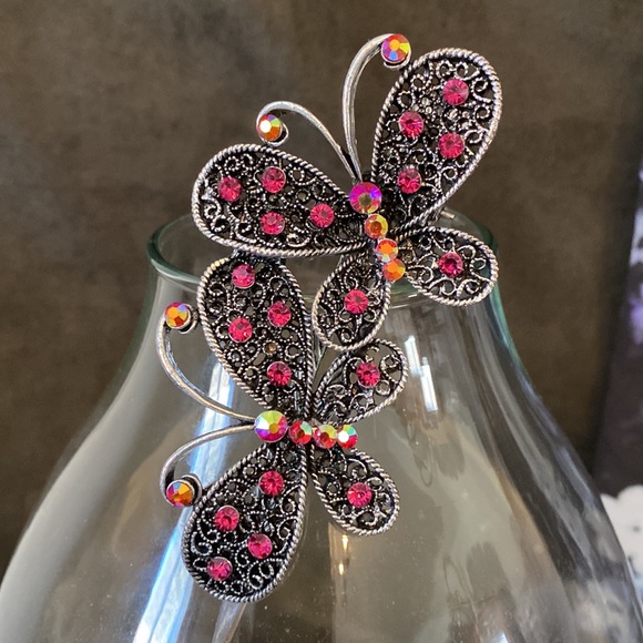 # 56  Sparkly Butterfly hair clip - Picture 1 of 9